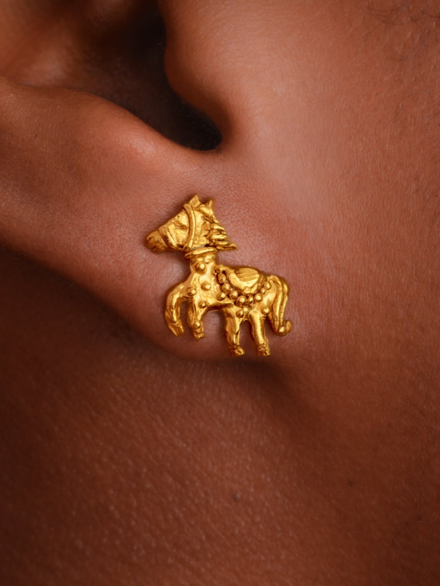 The Friday Club Stud Set